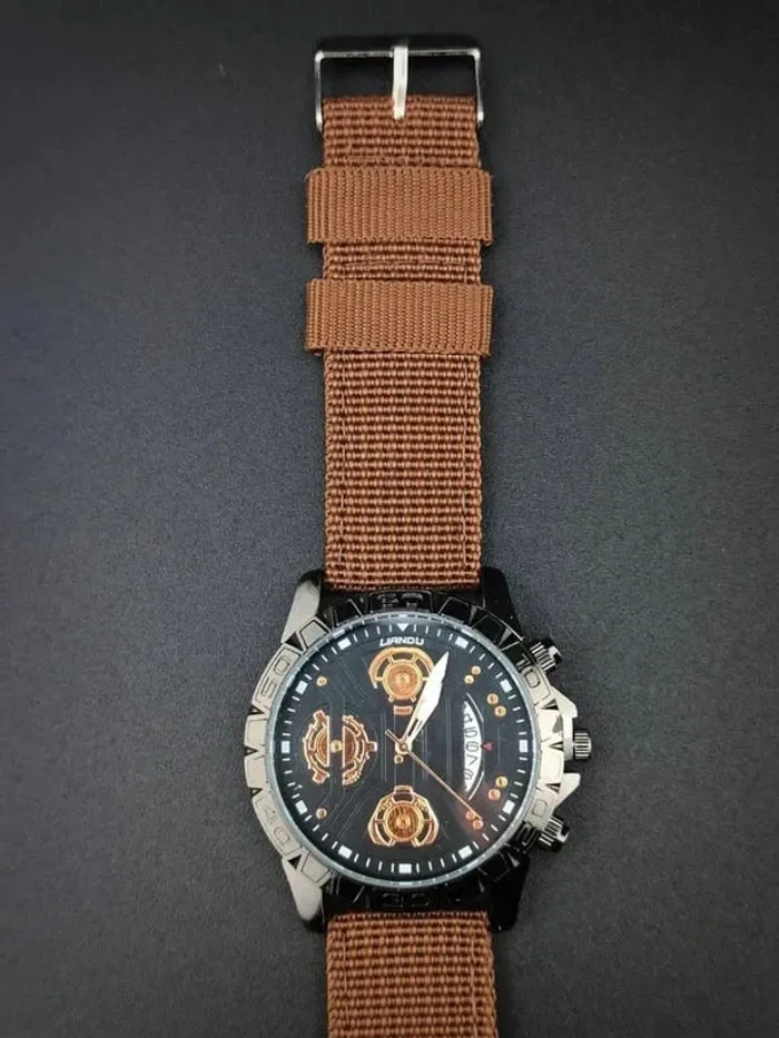 Montre scratch marron futuriste, trois bracelets - photo numéro 4