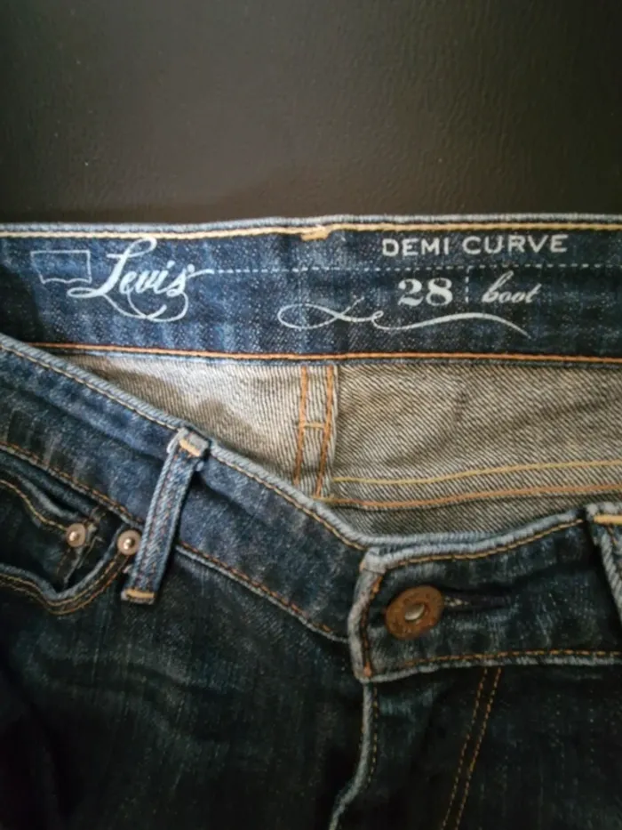 Jean femme levi's
28x32
Demi curve
taille basse - photo numéro 4