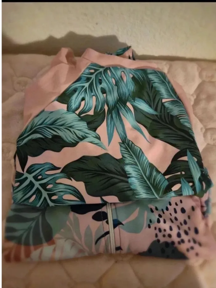 Lot deux maillots de protection UV 18/24 mois en excellent état - photo numéro 3