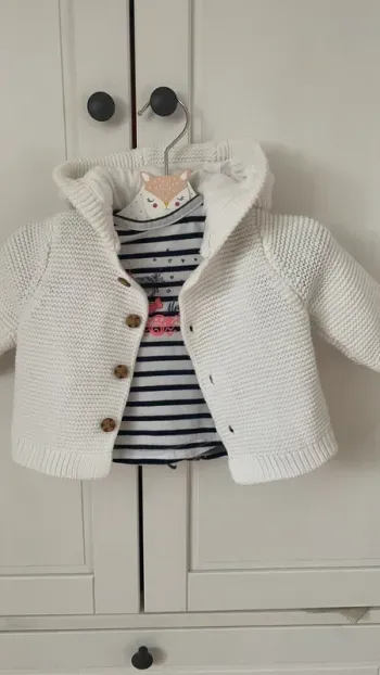 Gilet Cocoon et T shirt 3 pommes 3 mois