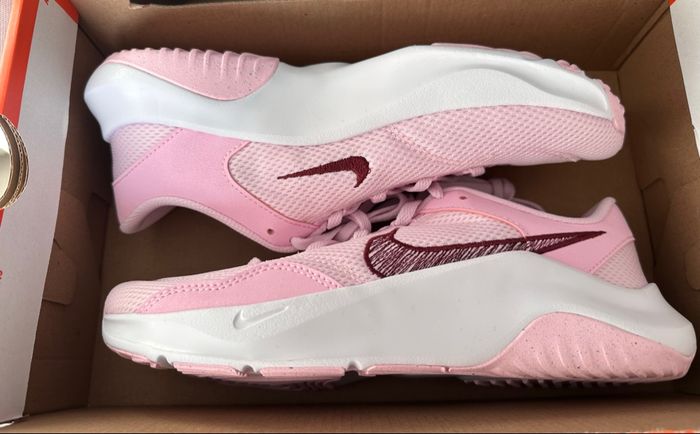 Nike Legend Essential 3nn - Taille 39 - neuve dans leur boite - photo numéro 2