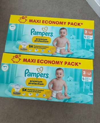 Lot de 2 cartons de couches taille 3 Pampers 