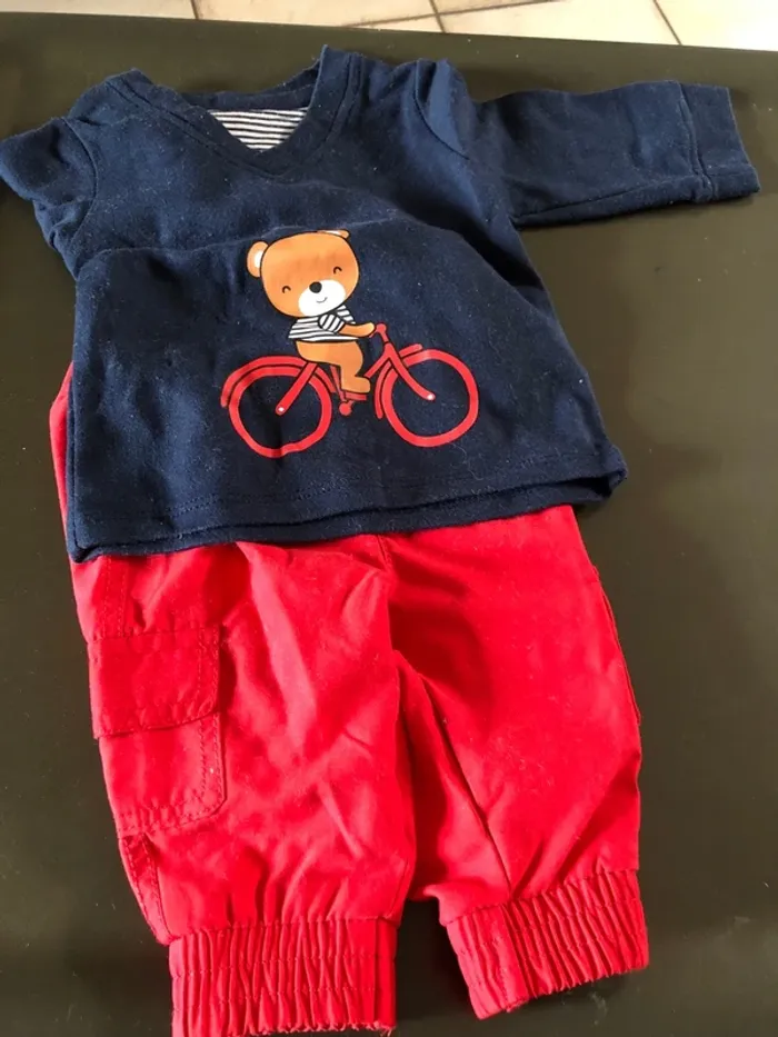 Ensemble tee shirt et pantalon 3 mois