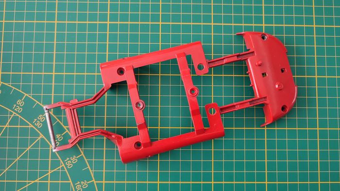 Carcasse inférieure pièce détachée miniature jaguar type E 1961 1/18 burago #B38 - photo numéro 2