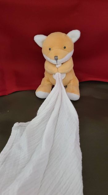 doudou et compagnie UNICEF renard mouchoir lange blanc