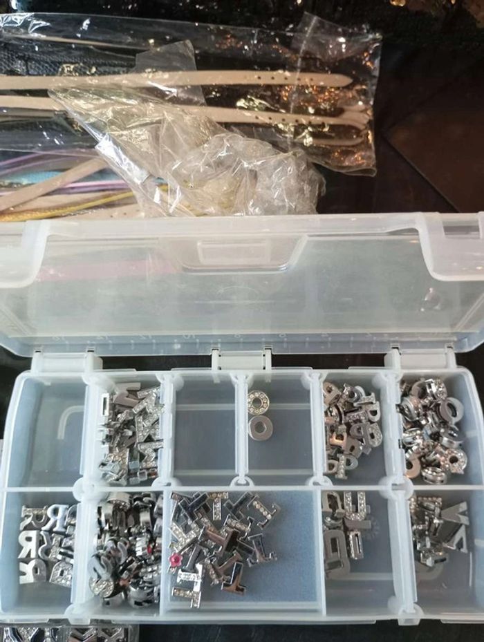 Gros lot création bracelets avec lettres neuf - photo numéro 11