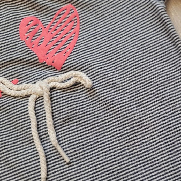 Maillot manche longue gris et blanc rayé. Fille 18 mois. Marque Tape à l'oeil - photo numéro 2