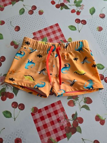 MAILLOT DE BAIN GARÇON  MOTIFS DINOSAURES AVEC UN CORDON POUR SERRER TAILLE 8ANS MARQUE GÉMO