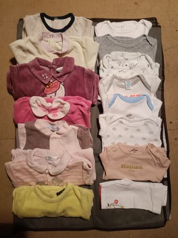 Lot vêtements bébé fille 1 mois