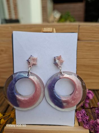 ✨ Nuit étoilée – Boucles d’oreilles célestes rose & violet
