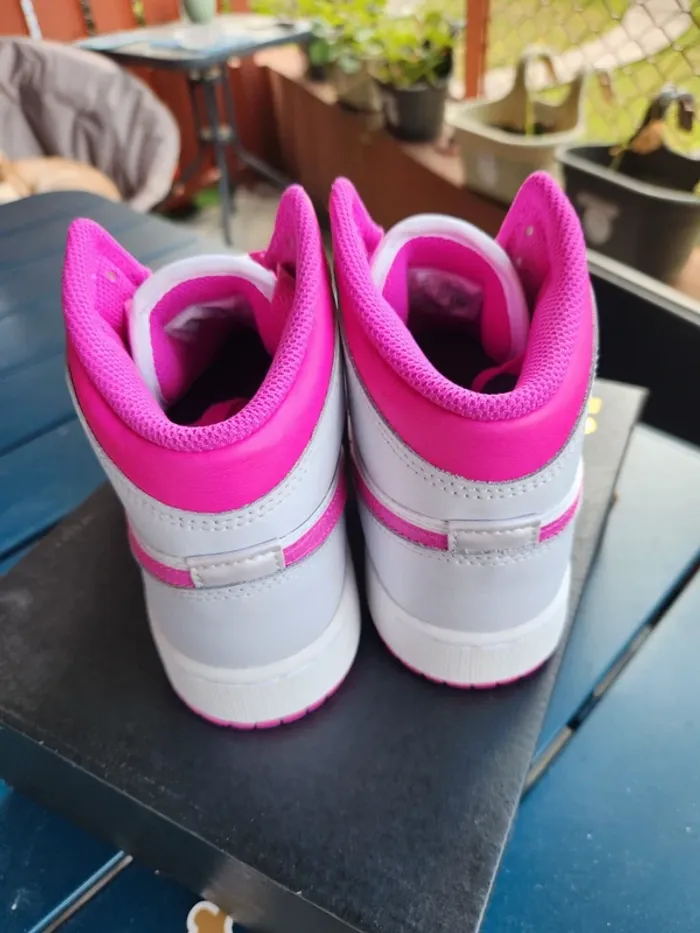 Nike air jordan 1 Mid femme fille Taille 37,5 neuves - photo numéro 5