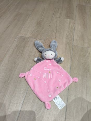 Doudou plat ours MOTS D'ENFANTS déguisé en lapin losange rose gris Douce Nuit

