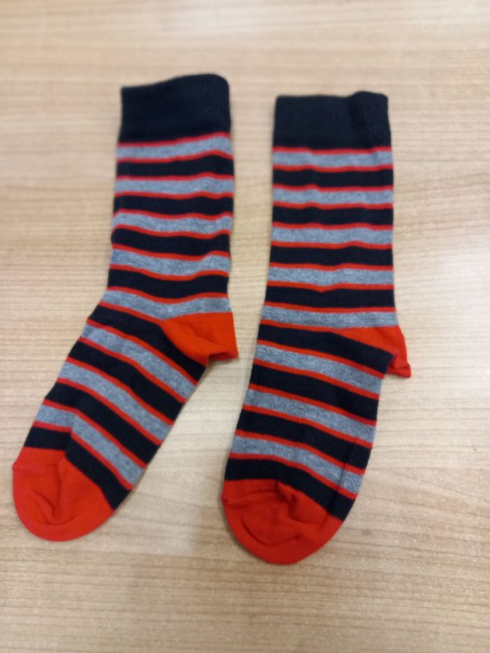 Paire de chaussettes 27/30 neuves - photo numéro 2