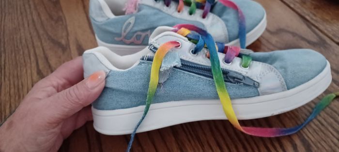 Très belle baskets fille Pointure 34 lisez bien l'annonce surtout - photo numéro 2