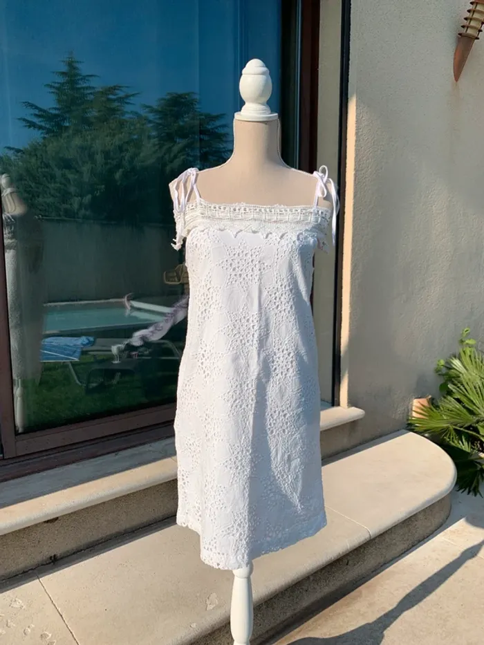 Robe broderie anglaise Les Petites blanche taille 36 S - photo numéro 2