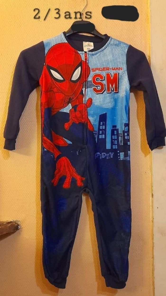 Comby pyjama taille 2/3ans