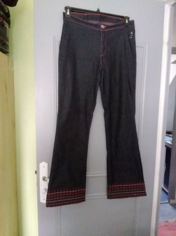 Jeans filet rose couture   large dans le bas
