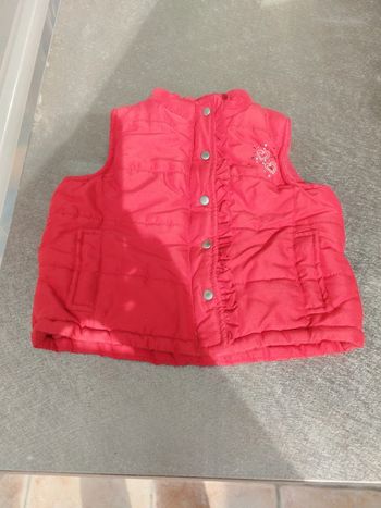 Doudoune sans manche
12 mois fille
Rouge