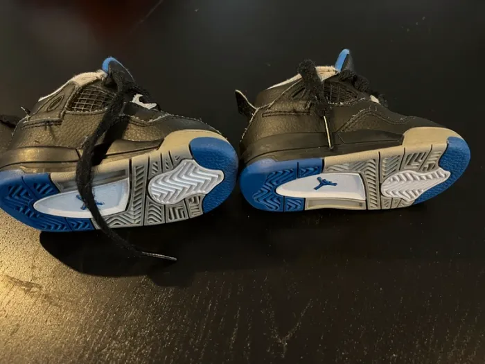 Jordan 4 bébé 19,5 noire et bleu - photo numéro 3