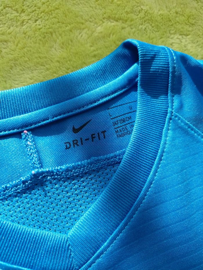 Tee-shirt bleu Nike taille 13 ans - photo numéro 3