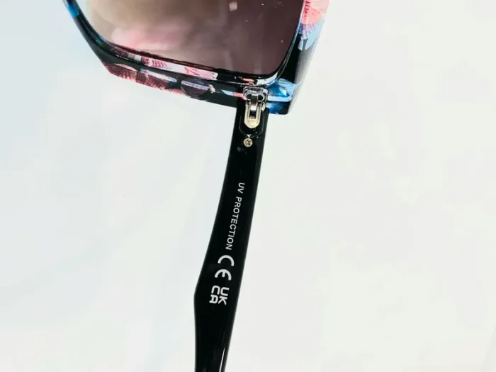 Lunette de soleil femme façade fleurie bras noirs verres dégradés uvprotection catégorie 3 - photo numéro 5