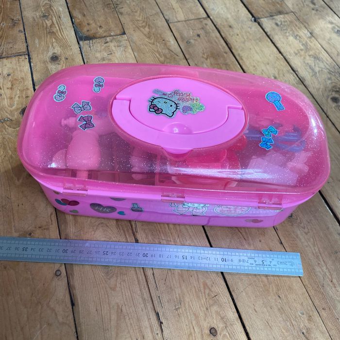 Mallette hello kitty dans l’état et divers accessoires beauté soins etc - photo numéro 7
