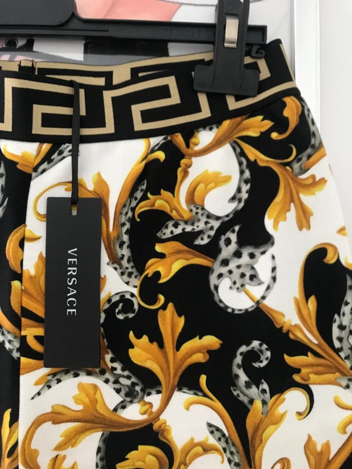 Bermuda large Versace 12 ans neuf - photo numéro 3