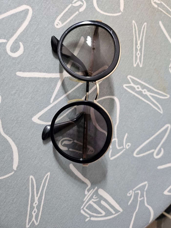 Lunettes de soleil marque Prada - photo numéro 4