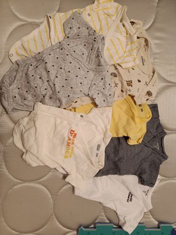 Lot 7 body bébé 