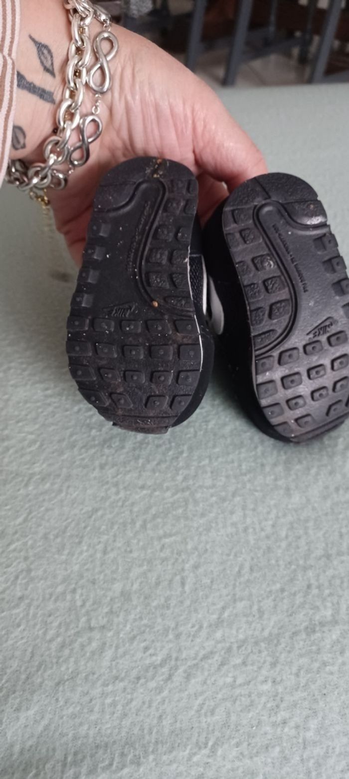 Très jolie petite paire de baskets bébé garçon Pointure 17 - photo numéro 5