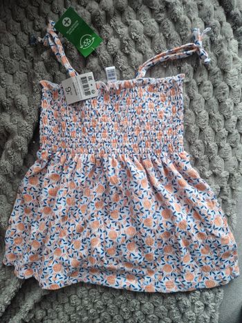 Débardeur neuf et etiquetté 8 ans