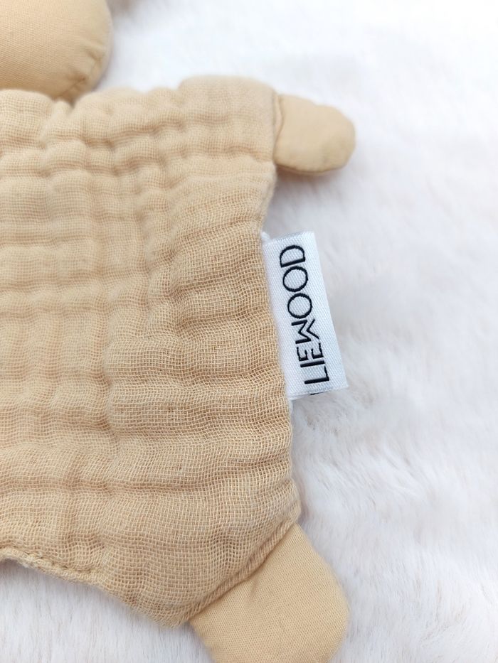 Petit doudou plat lapin beige lange gaze LIEWOOD hauteur 20 cm - photo numéro 2