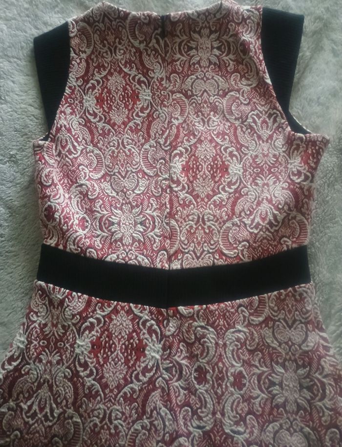 Robe zara rouge blanche et noir manches courtes XS - photo numéro 4