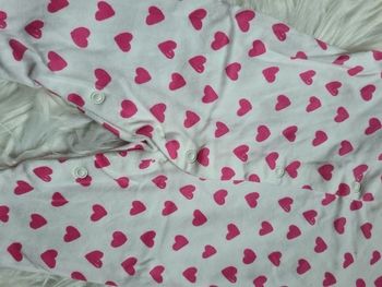 Pyjama blanc à coeurs