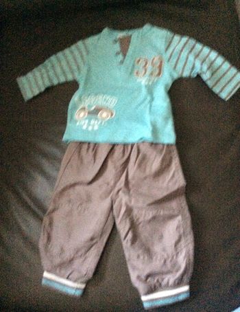 Ensemble NEUF 6 mois pantalon et t shirt manches longues