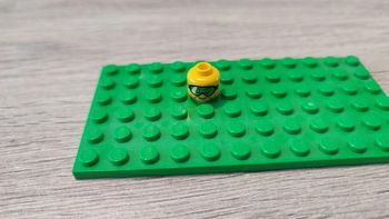 Figurine lunettes avec lunettes vertes 6071631 pièce détachée Lego #C06