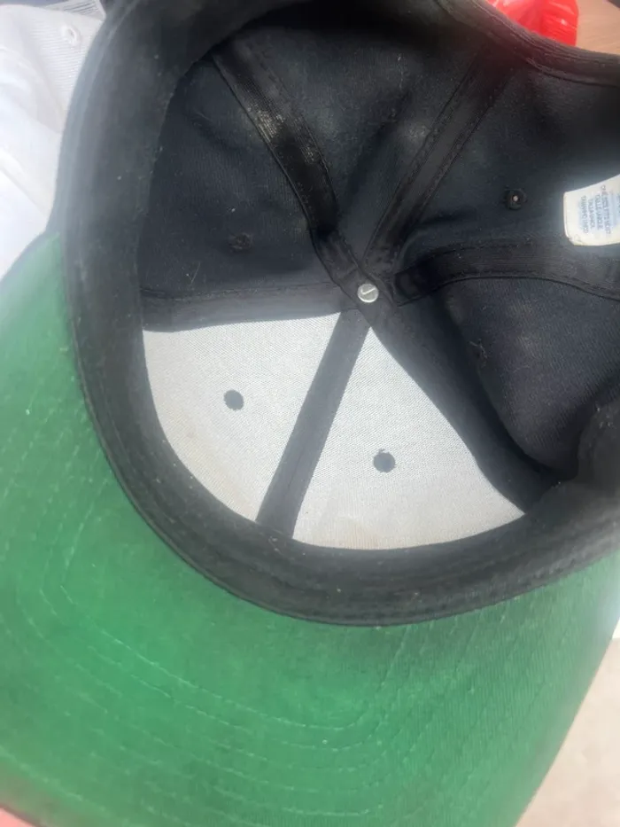 2 casquettes - photo numéro 3