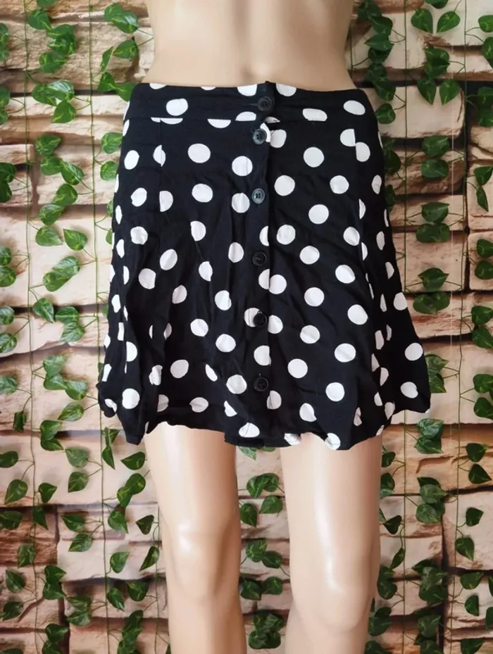 🌸MiniJupe noire pois Bershka Taille 38🌸 - photo numéro 2