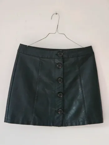 Mini-jupe verte foncée en simili cuir Pimkie taille 38 / M