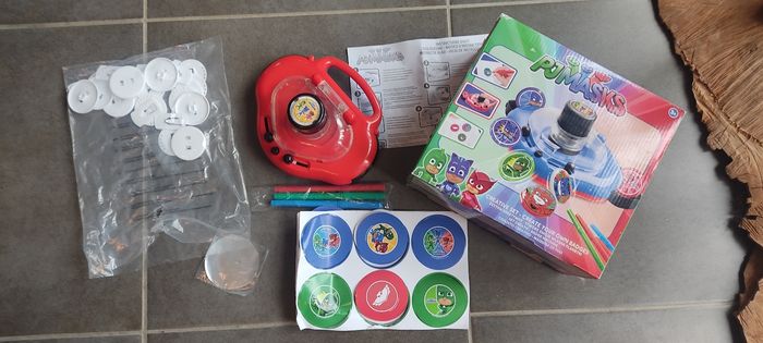 Machine pour fabriquer des badges Pyjamasks