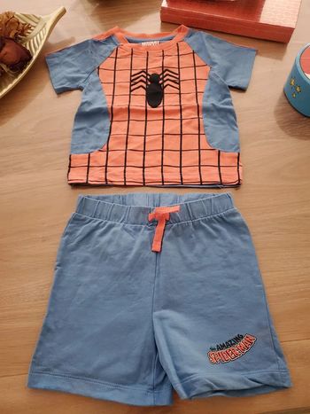 Ensemble spiderman primark en très bon état