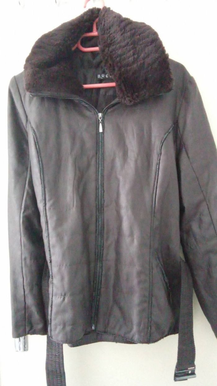 Veste marron.