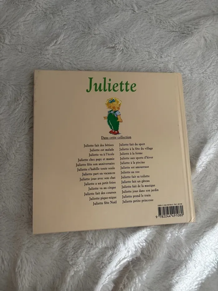 Juliette joue avec son chat - photo numéro 4