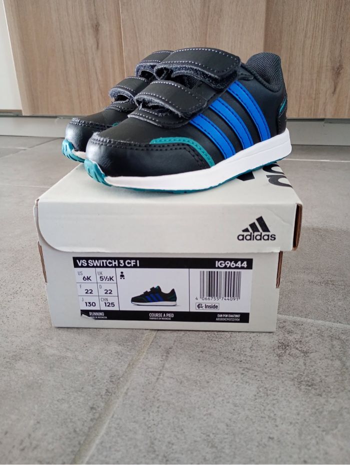 Baskets adidas Bebe taille 22 noires et bleues - photo numéro 6