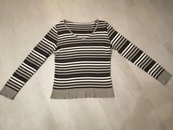 Pull rayé noir gris et blanc fin Taille 40