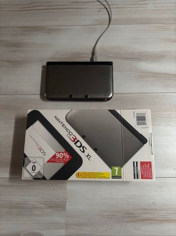 Console 3DS XL avec boîte et chargeur