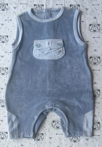 Combinaison en velours taille 3 mois