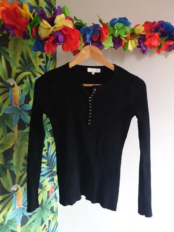 Pull moulant boutons strass