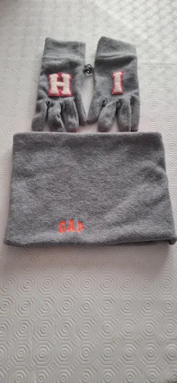 Tour du cou plus gants Gap