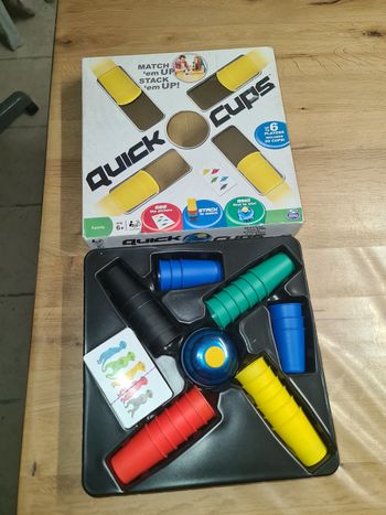 Jeu de société Quick Cups des éditions Spin Master,